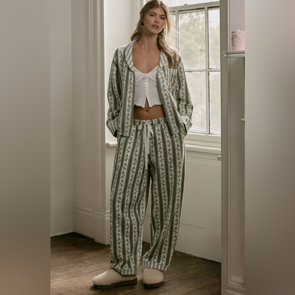 Matching Set-Printed Quilted Pajama Top & Jogger Pants Anthropologie-Green Motif
